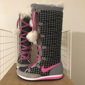 Nike women’s boots